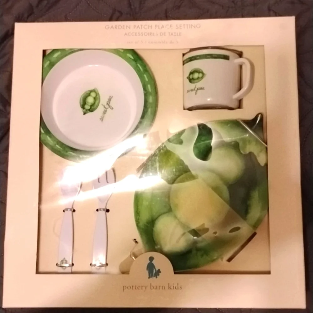 Pottery Barn Kids Garden Patch Place Setting - Picture 1 of 7